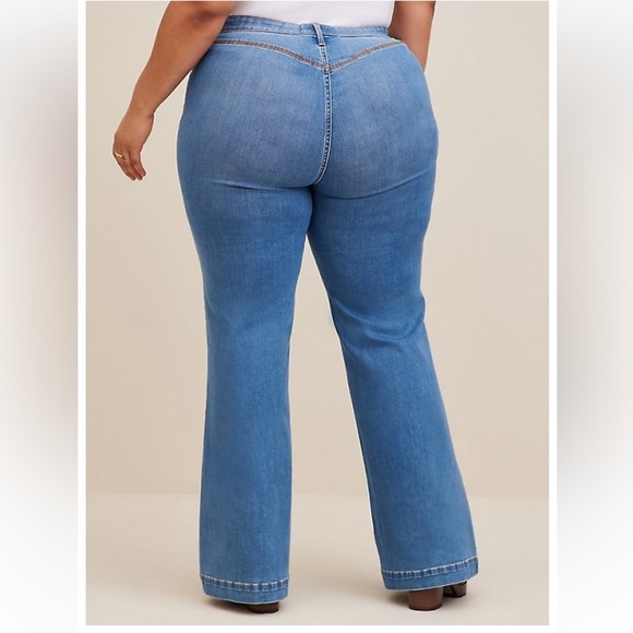 *NWT* Torrid High Rise Flare Jeans - Picture 3 of 5